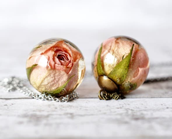 Resity Rosebud Resin Ball Necklace Affordable Gift Idea for Her Resity Rosebud Resin Ball Necklace Affordable Gift Idea for Her