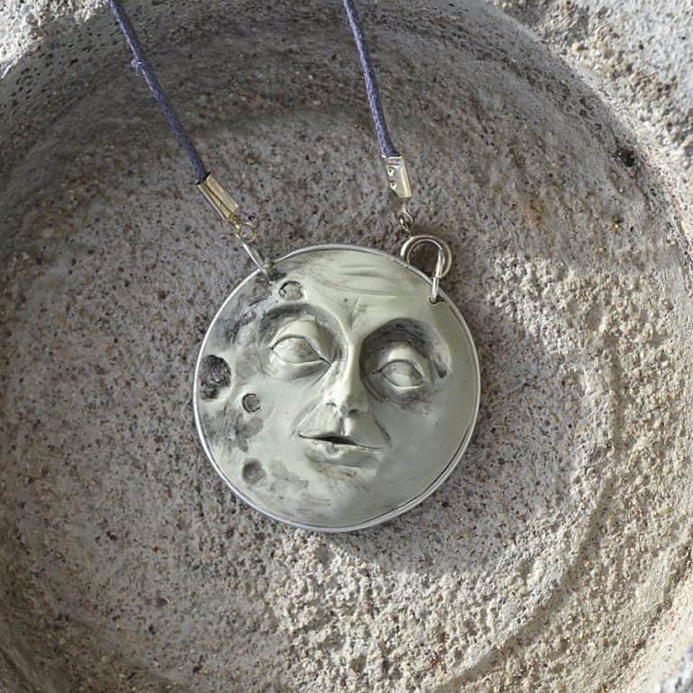fanoulala-moon-face-necklace-jewelry-item