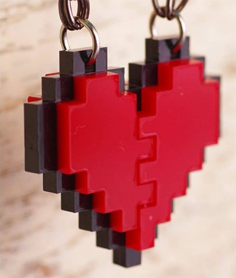 nastalgame-pixel-heart-acrylic-necklace-8-bit-design