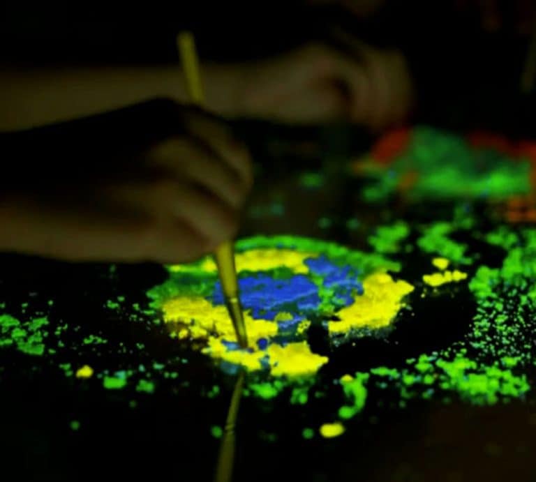 Crayola Glow Explosion Sand Hobby
