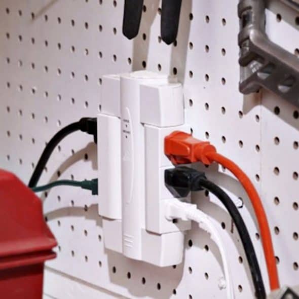 Globe Electric 6 Outlet Swivel Surge Protector Wall Tap Security Globe Electric 6 Outlet Swivel Surge Protector Wall Tap Security