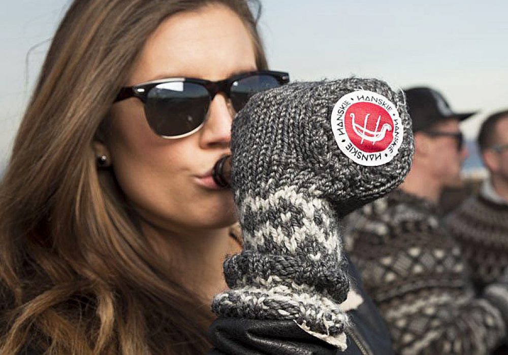 Hanskie Beer Holder Mitten NoveltyStreet