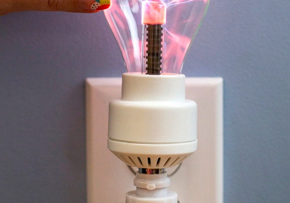 Kikkerland Plasma Bulb Night Light NoveltyStreet